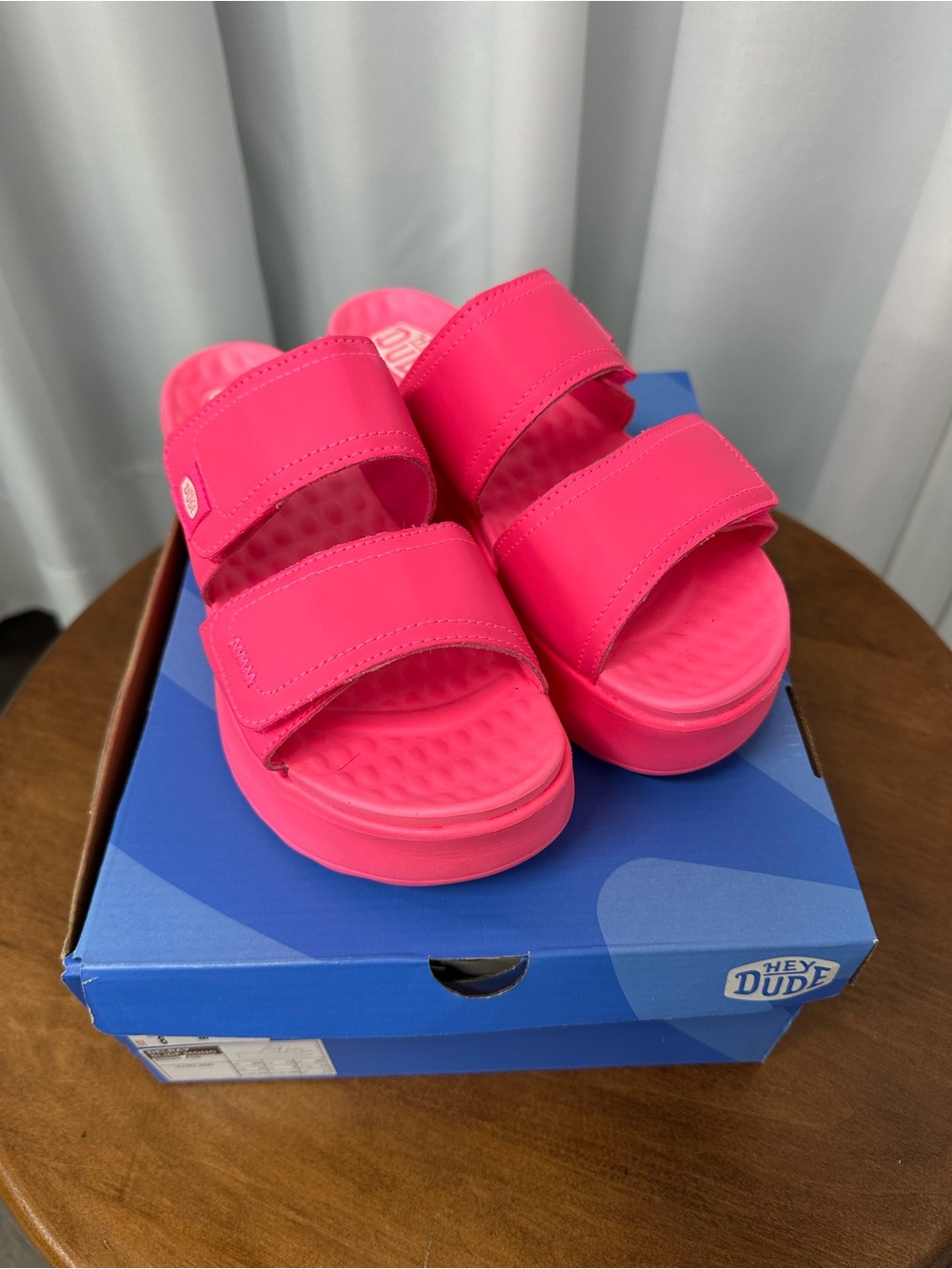 Hey Dude women’s size 8 Delray slide mono electric Hot Pink Slide adjustable